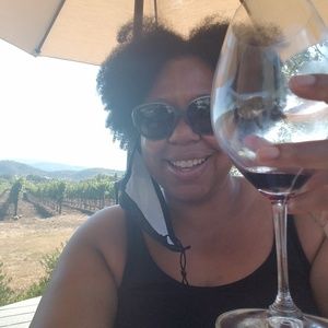 Meet your Posher, Nevia